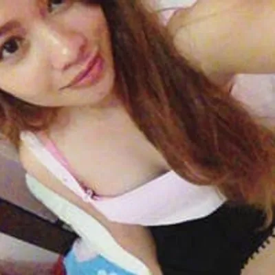 Di nakatiis tinira na sa loob ng sasakyan